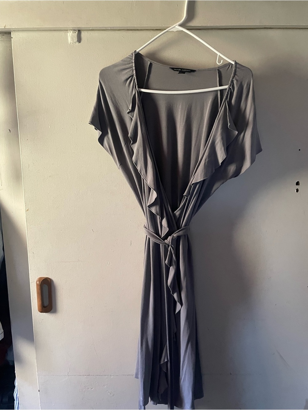 Banana Republic Light Gray Stretch Top with Crew Neck